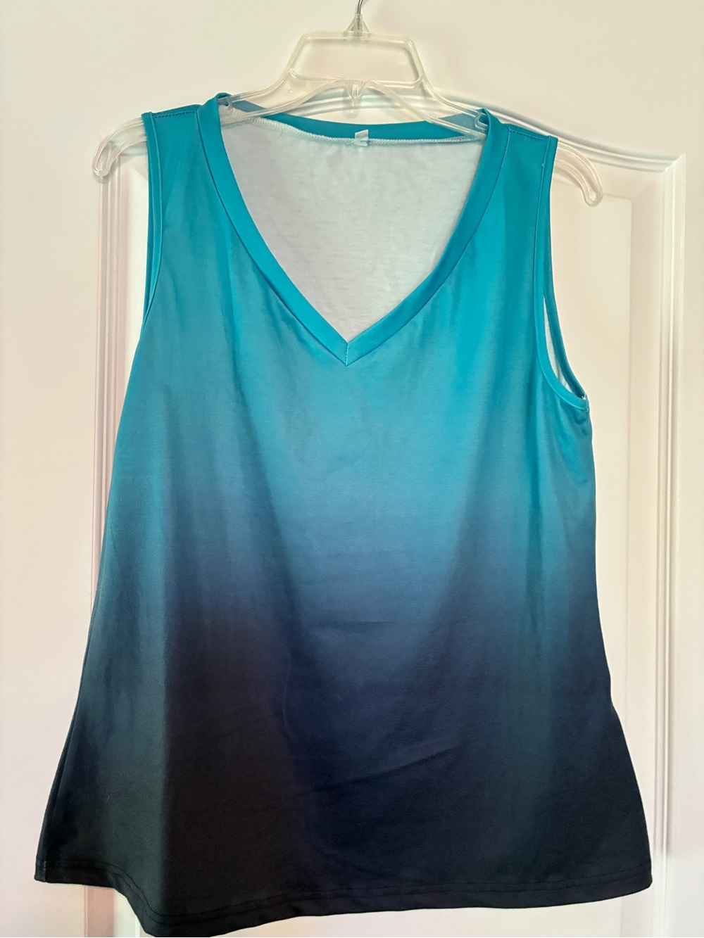 Sleeveless V-Neck Ombre Tank Top - Teal to Navy